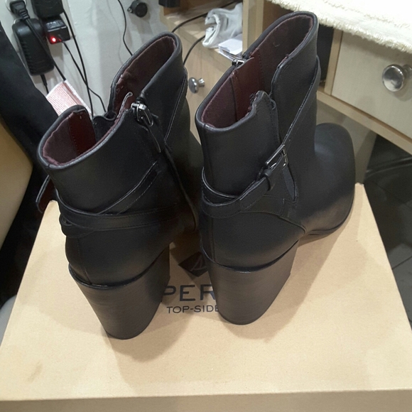 FRANKO SARTO ANKLE BOOTS WITH ZIPPER CLOSURE - Picture 2 of 9